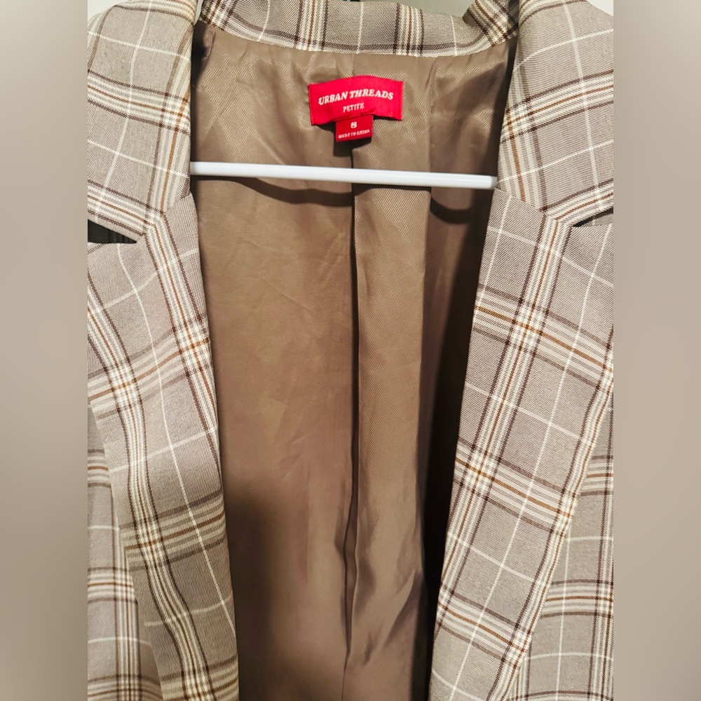 Chic Plaid Blazer in Beige - Picture 9 of 10